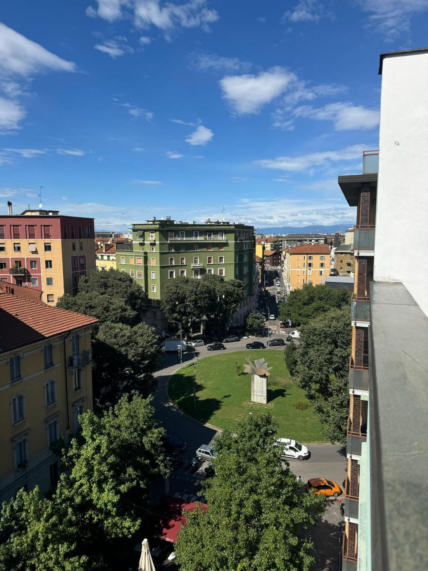 Appartamento Isola- Attico Con Balcone Милан Экстерьер фото
